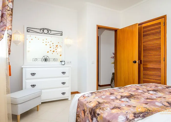 Clementina Αλμπουφέιρα